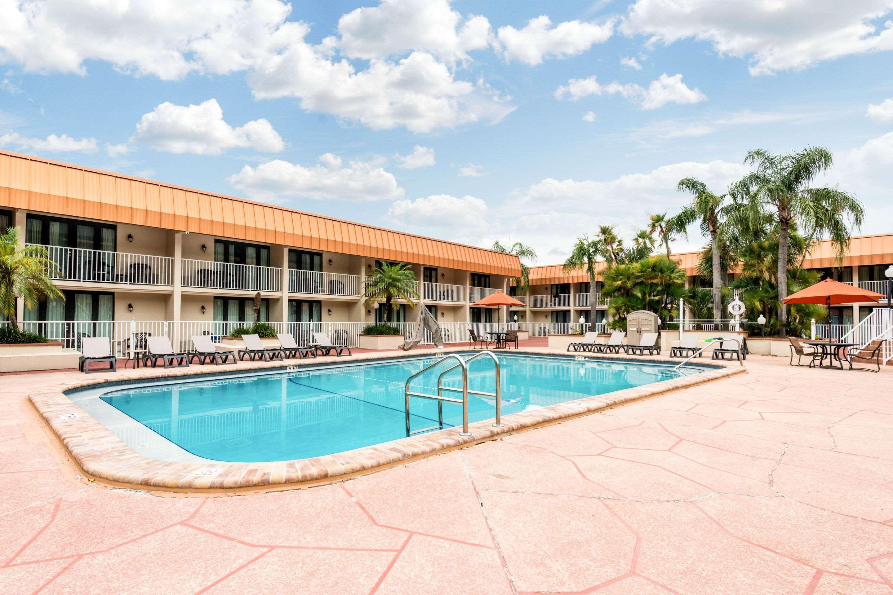 Quality Inn & Suites Tarpon Springs South Exterior photo