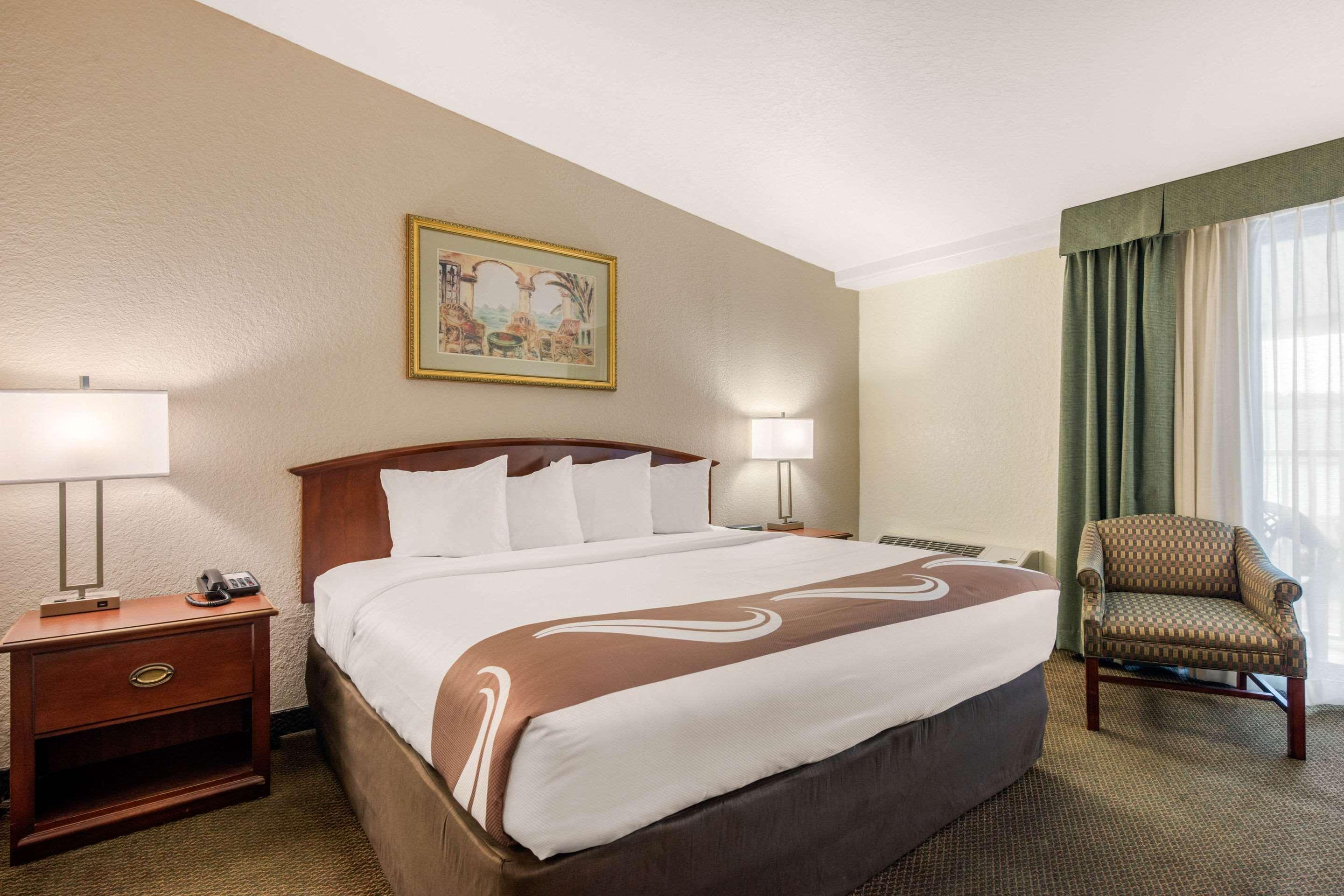 Quality Inn & Suites Tarpon Springs South Exterior photo